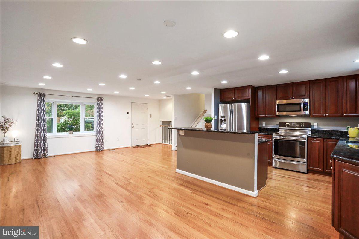 2653 FANIEUL HALL CT, HERNDON, Virginia 20171, 3 Bedrooms Bedrooms, ,2 BathroomsBathrooms,Residential,For sale,2653 FANIEUL HALL CT,VAFX2274156 MLS # VAFX2274156