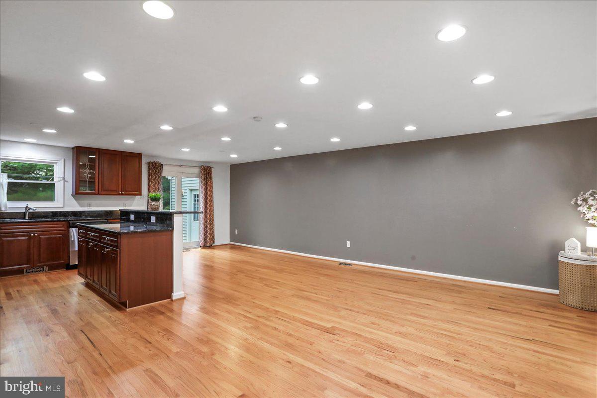2653 FANIEUL HALL CT, HERNDON, Virginia 20171, 3 Bedrooms Bedrooms, ,2 BathroomsBathrooms,Residential,For sale,2653 FANIEUL HALL CT,VAFX2274156 MLS # VAFX2274156