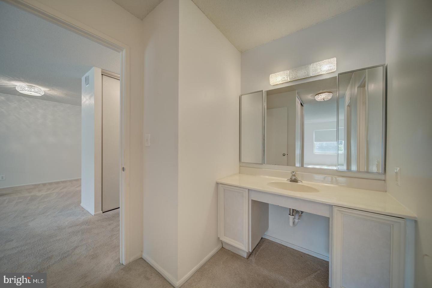 8380 GREENSBORO DR #319, MCLEAN, Virginia 22102, 2 Bedrooms Bedrooms, ,2 BathroomsBathrooms,Residential,For sale,8380 GREENSBORO DR #319,VAFX2274176 MLS # VAFX2274176