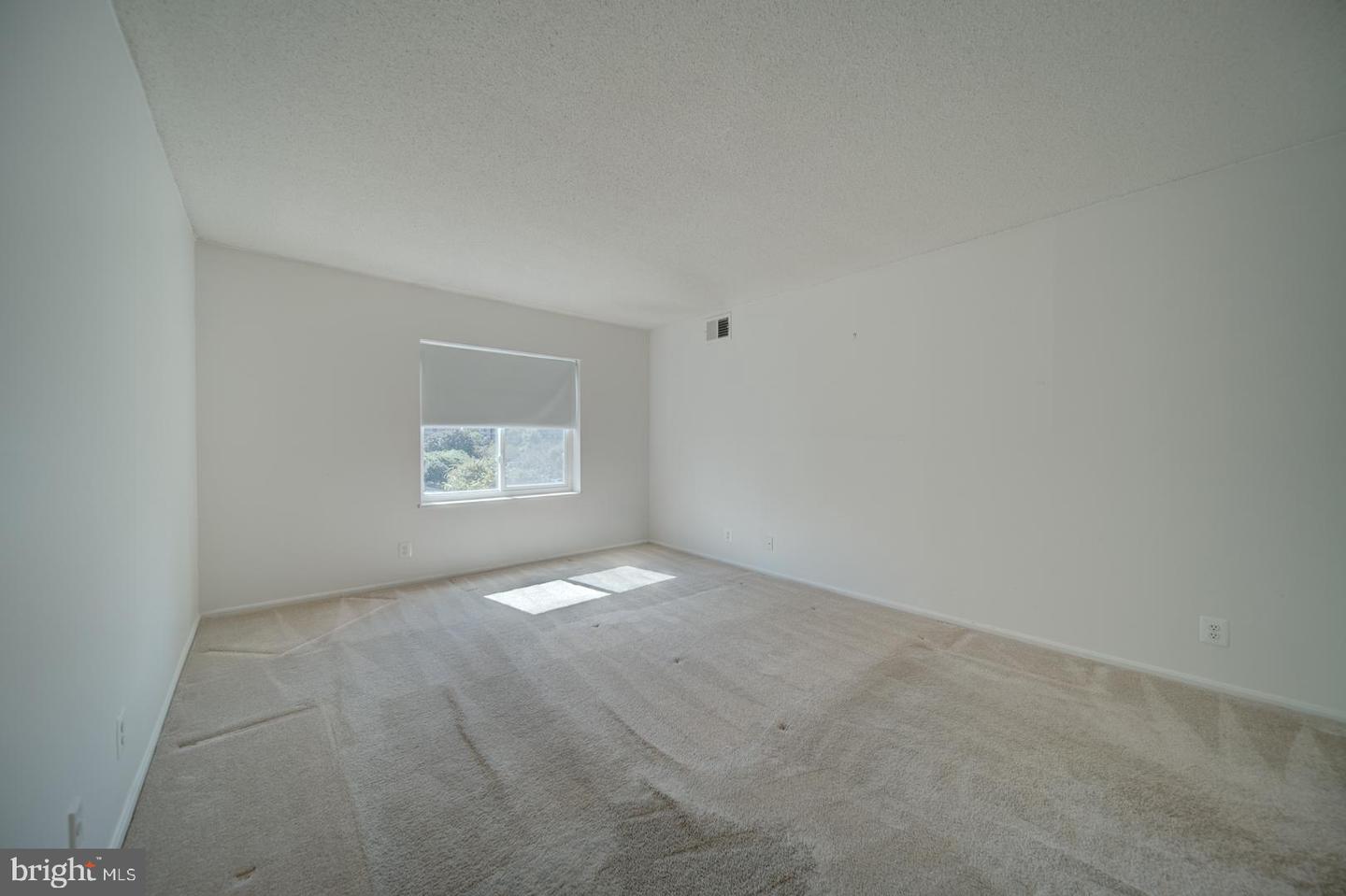 8380 GREENSBORO DR #319, MCLEAN, Virginia 22102, 2 Bedrooms Bedrooms, ,2 BathroomsBathrooms,Residential,For sale,8380 GREENSBORO DR #319,VAFX2274176 MLS # VAFX2274176