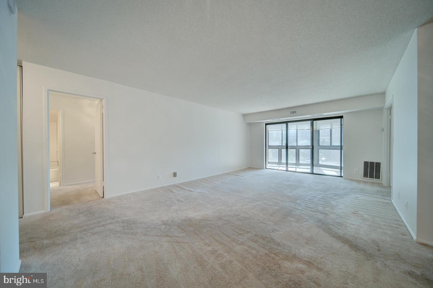 8380 GREENSBORO DR #319, MCLEAN, Virginia 22102, 2 Bedrooms Bedrooms, ,2 BathroomsBathrooms,Residential,For sale,8380 GREENSBORO DR #319,VAFX2274176 MLS # VAFX2274176