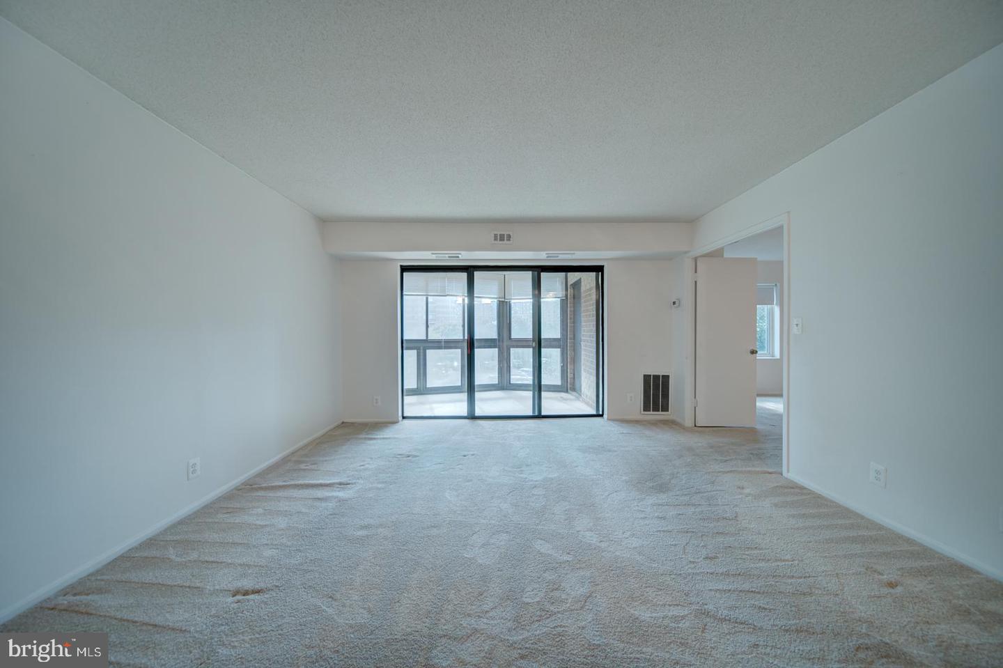 8380 GREENSBORO DR #319, MCLEAN, Virginia 22102, 2 Bedrooms Bedrooms, ,2 BathroomsBathrooms,Residential,For sale,8380 GREENSBORO DR #319,VAFX2274176 MLS # VAFX2274176