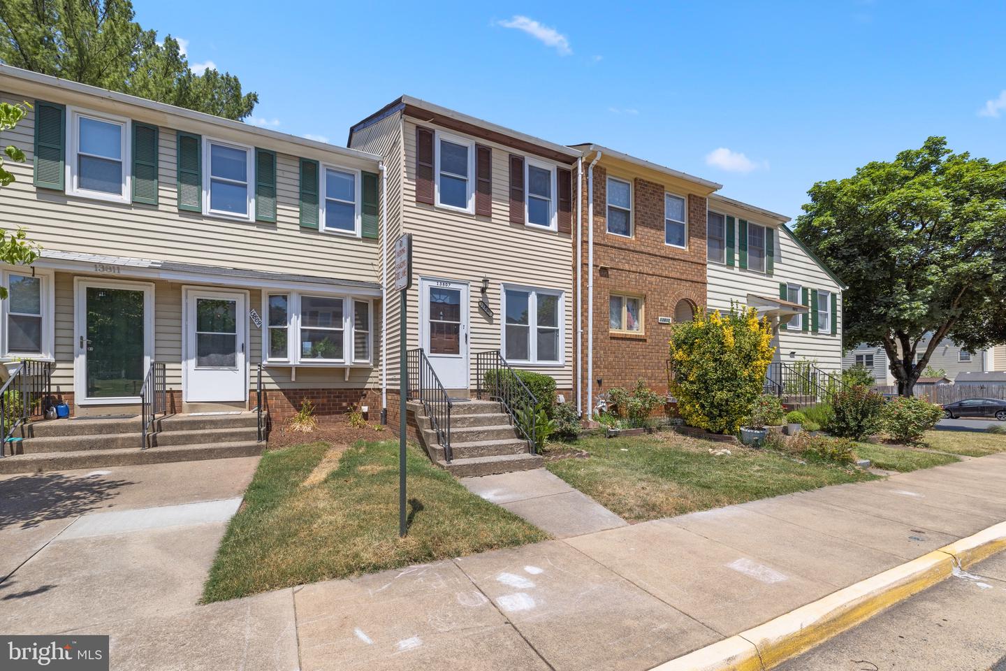 13807 SAUTERNE WAY, CHANTILLY, Virginia 20151, 2 Bedrooms Bedrooms, ,2 BathroomsBathrooms,Residential,For sale,13807 SAUTERNE WAY,VAFX2274198 MLS # VAFX2274198