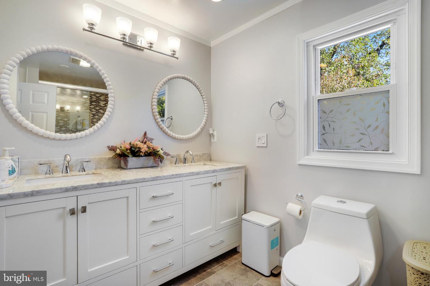 6908 BARRETT, FALLS CHURCH, Virginia 22042, 3 Bedrooms Bedrooms, 8 Rooms Rooms,2 BathroomsBathrooms,Residential,For sale,6908 BARRETT,VAFX2274118 MLS # VAFX2274118