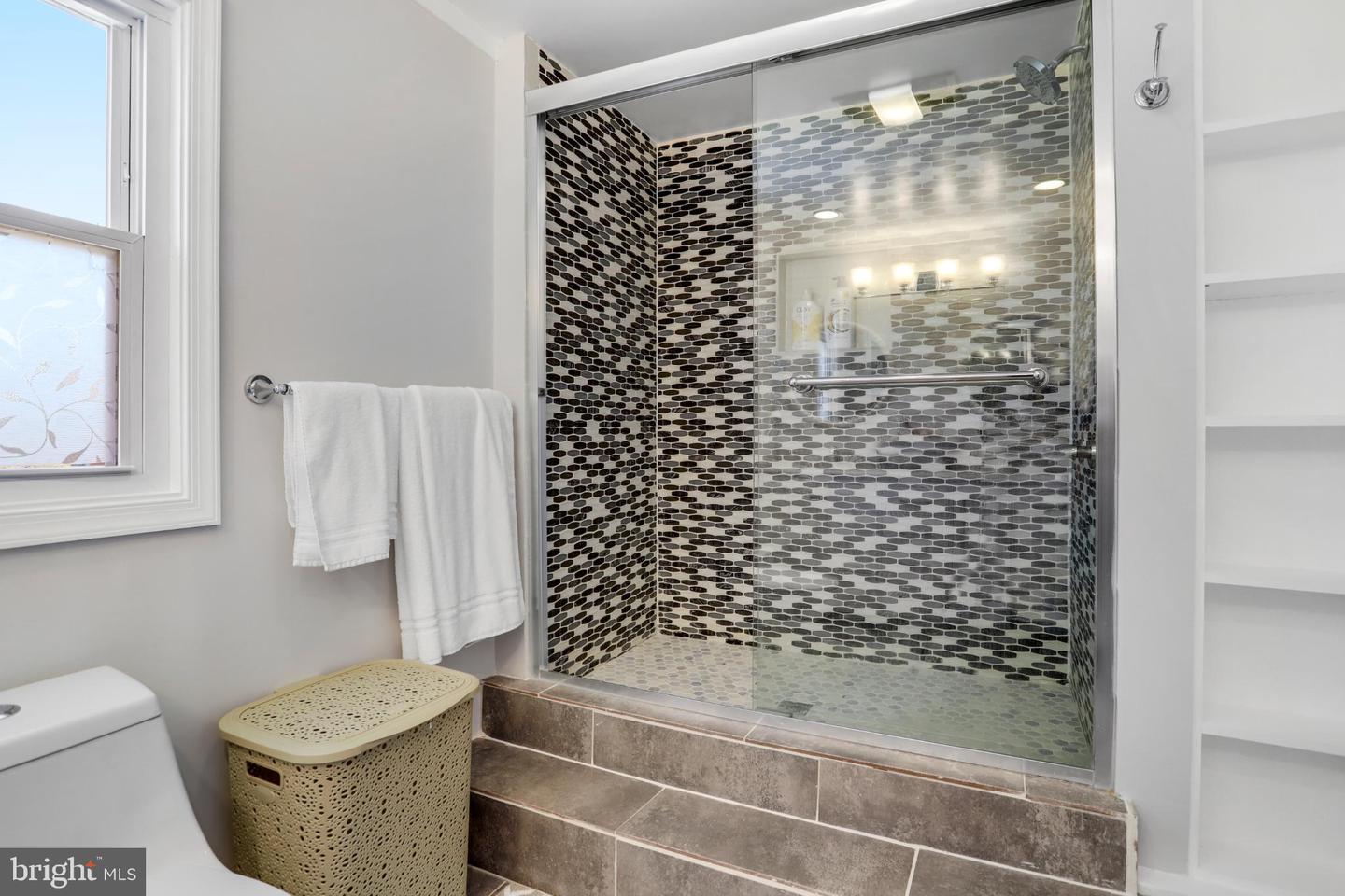 6908 BARRETT, FALLS CHURCH, Virginia 22042, 3 Bedrooms Bedrooms, 8 Rooms Rooms,2 BathroomsBathrooms,Residential,For sale,6908 BARRETT,VAFX2274118 MLS # VAFX2274118