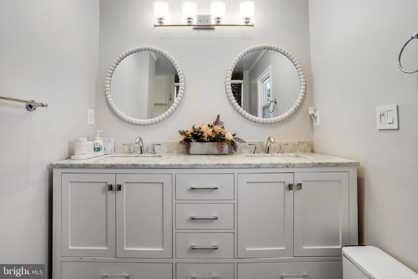 6908 BARRETT, FALLS CHURCH, Virginia 22042, 3 Bedrooms Bedrooms, 8 Rooms Rooms,2 BathroomsBathrooms,Residential,For sale,6908 BARRETT,VAFX2274118 MLS # VAFX2274118