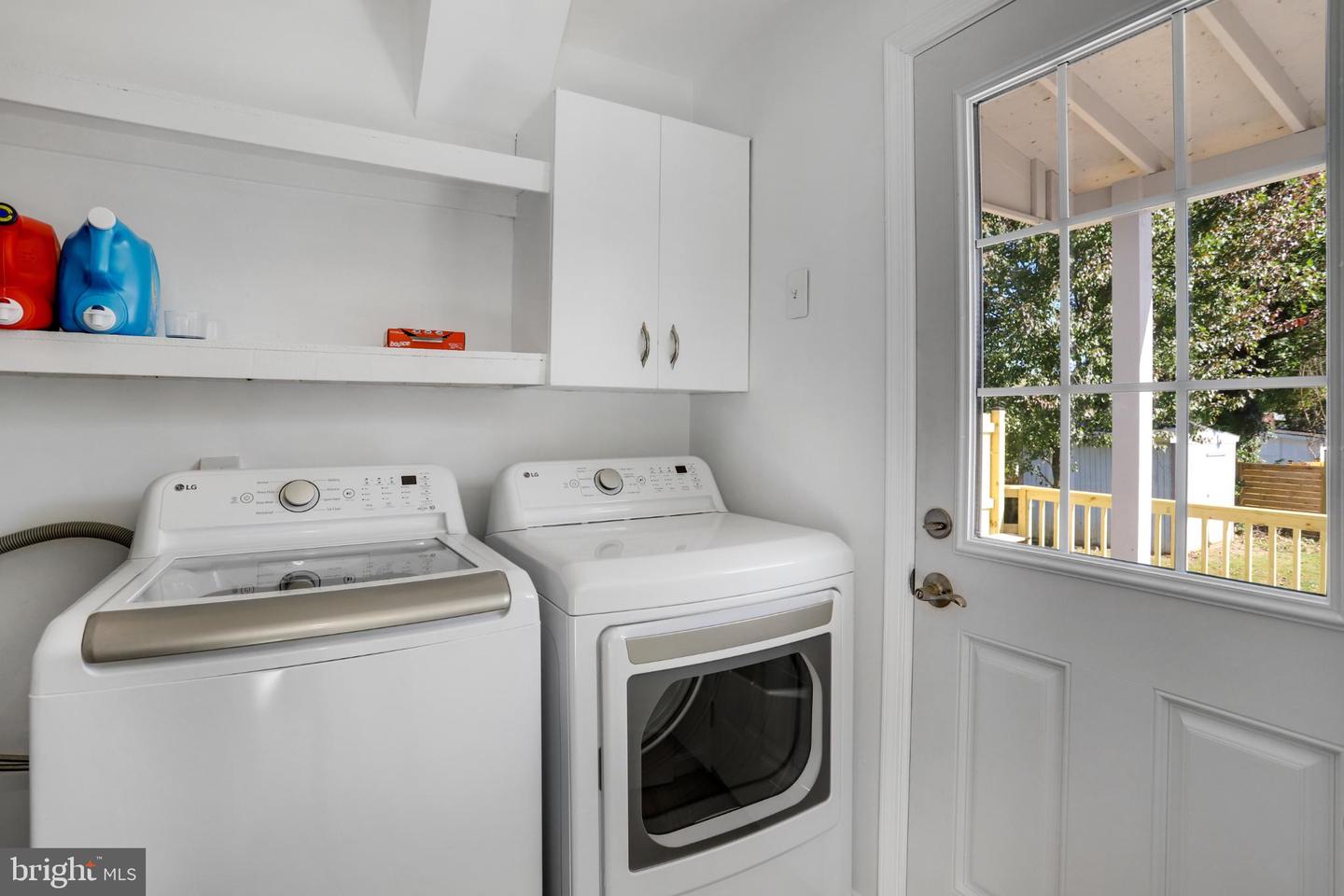 6908 BARRETT, FALLS CHURCH, Virginia 22042, 3 Bedrooms Bedrooms, 8 Rooms Rooms,2 BathroomsBathrooms,Residential,For sale,6908 BARRETT,VAFX2274118 MLS # VAFX2274118