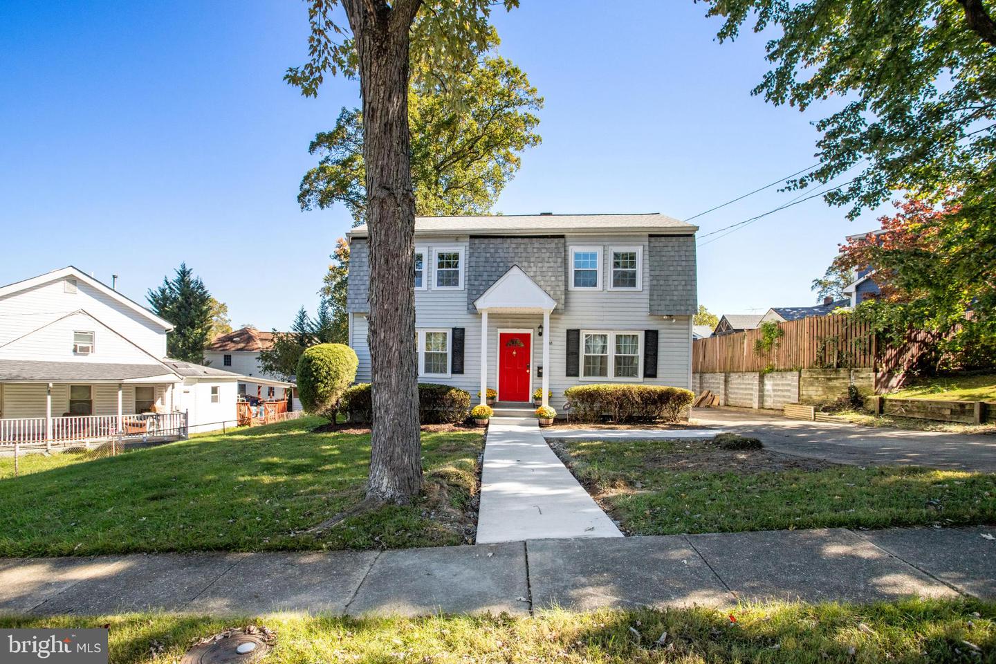 6908 BARRETT, FALLS CHURCH, Virginia 22042, 3 Bedrooms Bedrooms, 8 Rooms Rooms,2 BathroomsBathrooms,Residential,For sale,6908 BARRETT,VAFX2274118 MLS # VAFX2274118