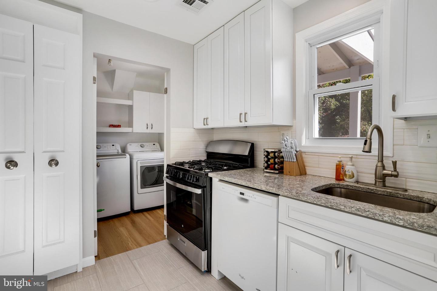 6908 BARRETT, FALLS CHURCH, Virginia 22042, 3 Bedrooms Bedrooms, 8 Rooms Rooms,2 BathroomsBathrooms,Residential,For sale,6908 BARRETT,VAFX2274118 MLS # VAFX2274118