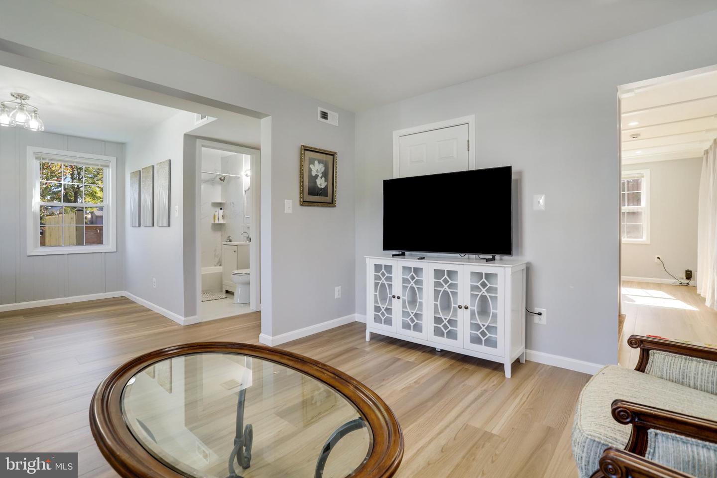6908 BARRETT, FALLS CHURCH, Virginia 22042, 3 Bedrooms Bedrooms, 8 Rooms Rooms,2 BathroomsBathrooms,Residential,For sale,6908 BARRETT,VAFX2274118 MLS # VAFX2274118