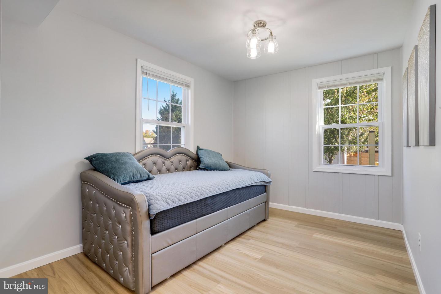 6908 BARRETT, FALLS CHURCH, Virginia 22042, 3 Bedrooms Bedrooms, 8 Rooms Rooms,2 BathroomsBathrooms,Residential,For sale,6908 BARRETT,VAFX2274118 MLS # VAFX2274118