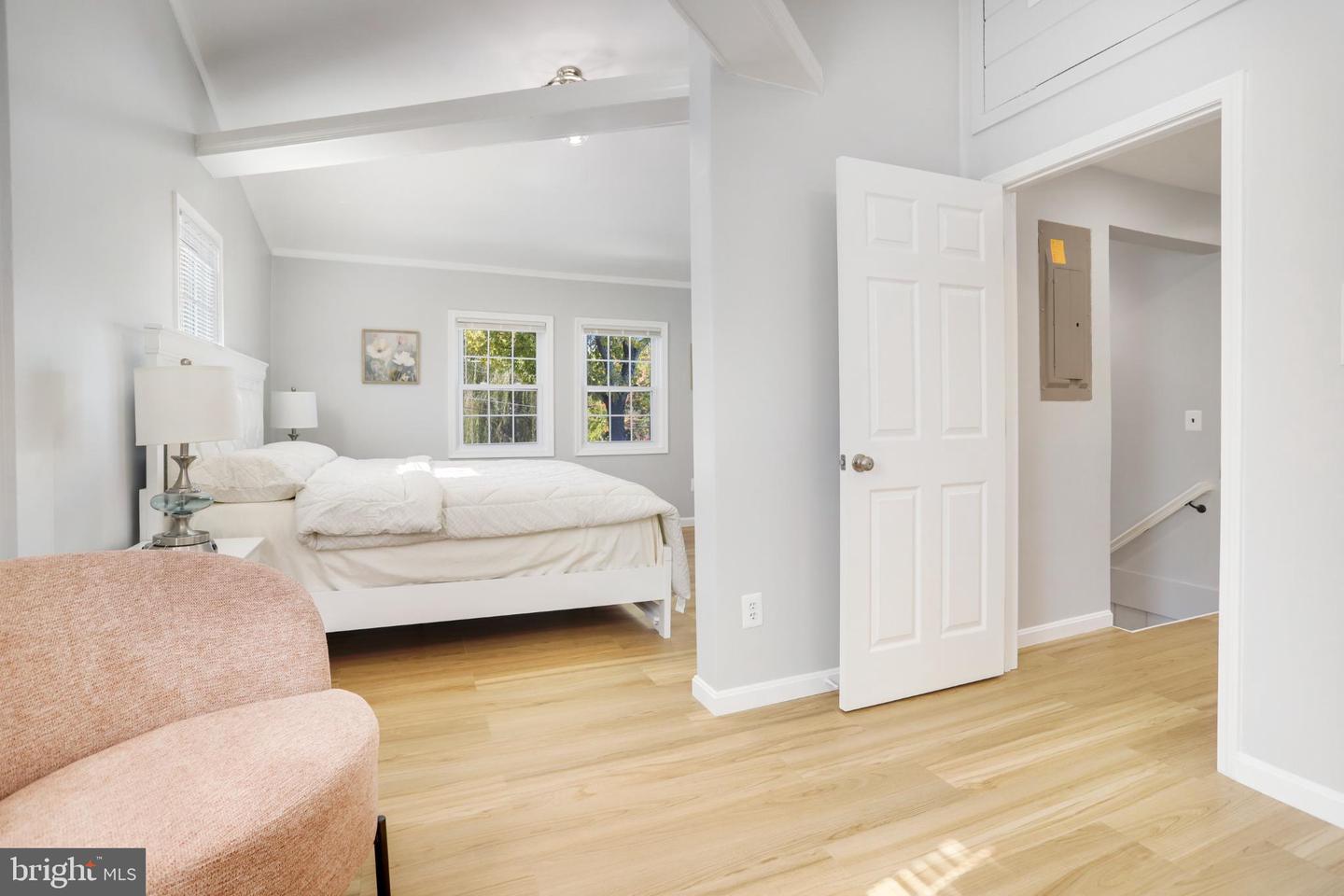 6908 BARRETT, FALLS CHURCH, Virginia 22042, 3 Bedrooms Bedrooms, 8 Rooms Rooms,2 BathroomsBathrooms,Residential,For sale,6908 BARRETT,VAFX2274118 MLS # VAFX2274118