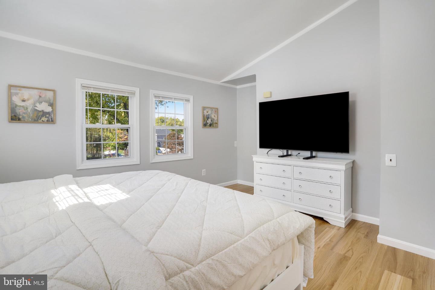 6908 BARRETT, FALLS CHURCH, Virginia 22042, 3 Bedrooms Bedrooms, 8 Rooms Rooms,2 BathroomsBathrooms,Residential,For sale,6908 BARRETT,VAFX2274118 MLS # VAFX2274118