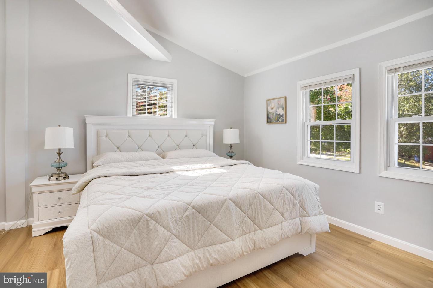 6908 BARRETT, FALLS CHURCH, Virginia 22042, 3 Bedrooms Bedrooms, 8 Rooms Rooms,2 BathroomsBathrooms,Residential,For sale,6908 BARRETT,VAFX2274118 MLS # VAFX2274118