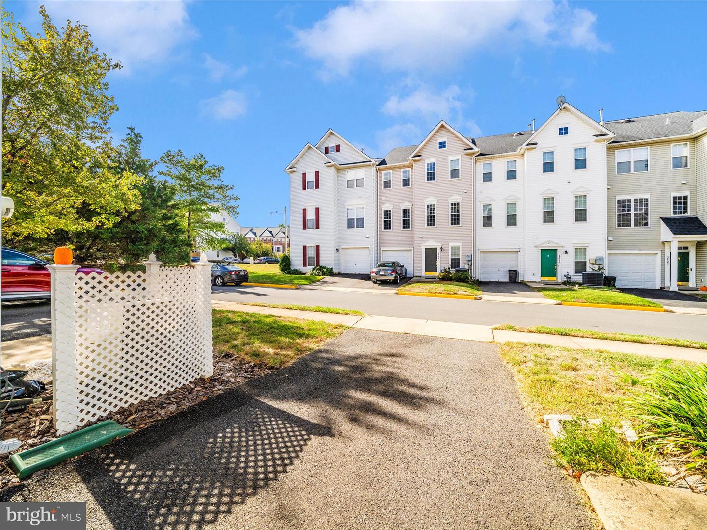 2522 LOGAN WOOD DR, HERNDON, Virginia 20171, 2 Bedrooms Bedrooms, ,2 BathroomsBathrooms,Residential,For sale,2522 LOGAN WOOD DR,VAFX2274168 MLS # VAFX2274168