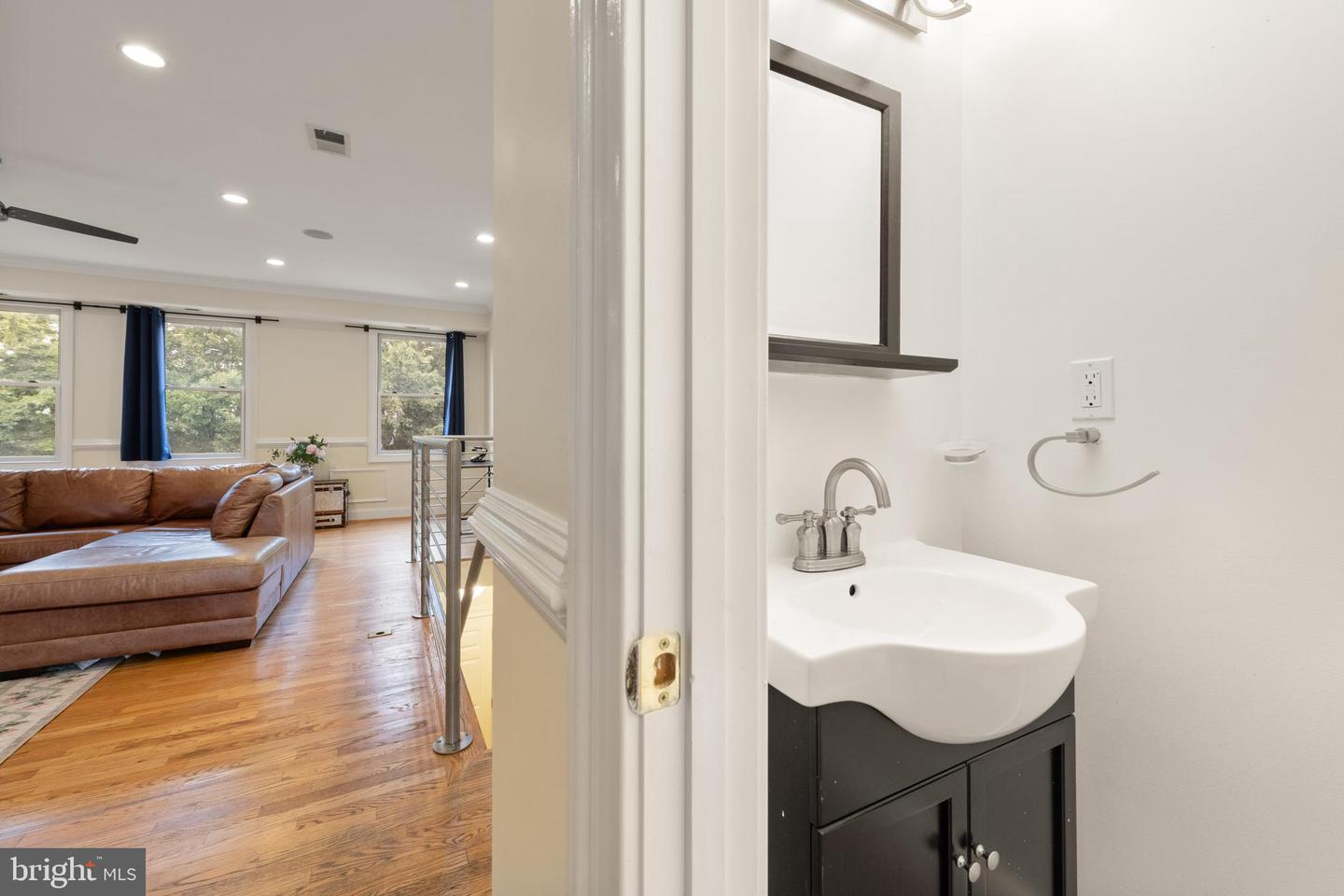 1645 NEW JERSEY AVE NW #2, WASHINGTON, District Of Columbia 20001, 3 Bedrooms Bedrooms, ,2 BathroomsBathrooms,Residential,For sale,1645 NEW JERSEY AVE NW #2,DCDC2226910 MLS # DCDC2226910