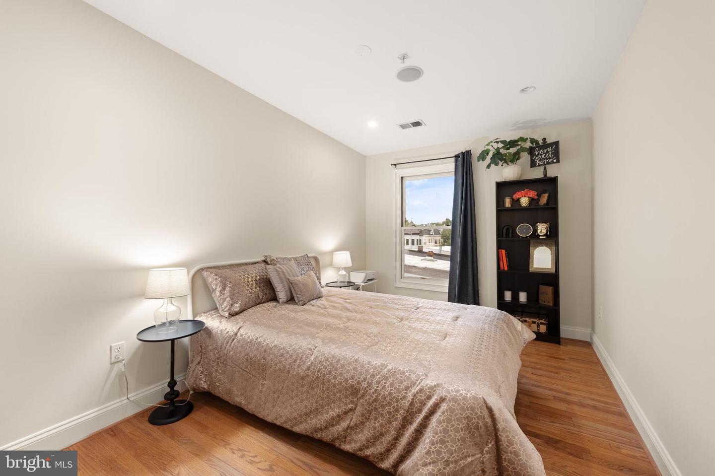 1645 NEW JERSEY AVE NW #2, WASHINGTON, District Of Columbia 20001, 3 Bedrooms Bedrooms, ,2 BathroomsBathrooms,Residential,For sale,1645 NEW JERSEY AVE NW #2,DCDC2226910 MLS # DCDC2226910