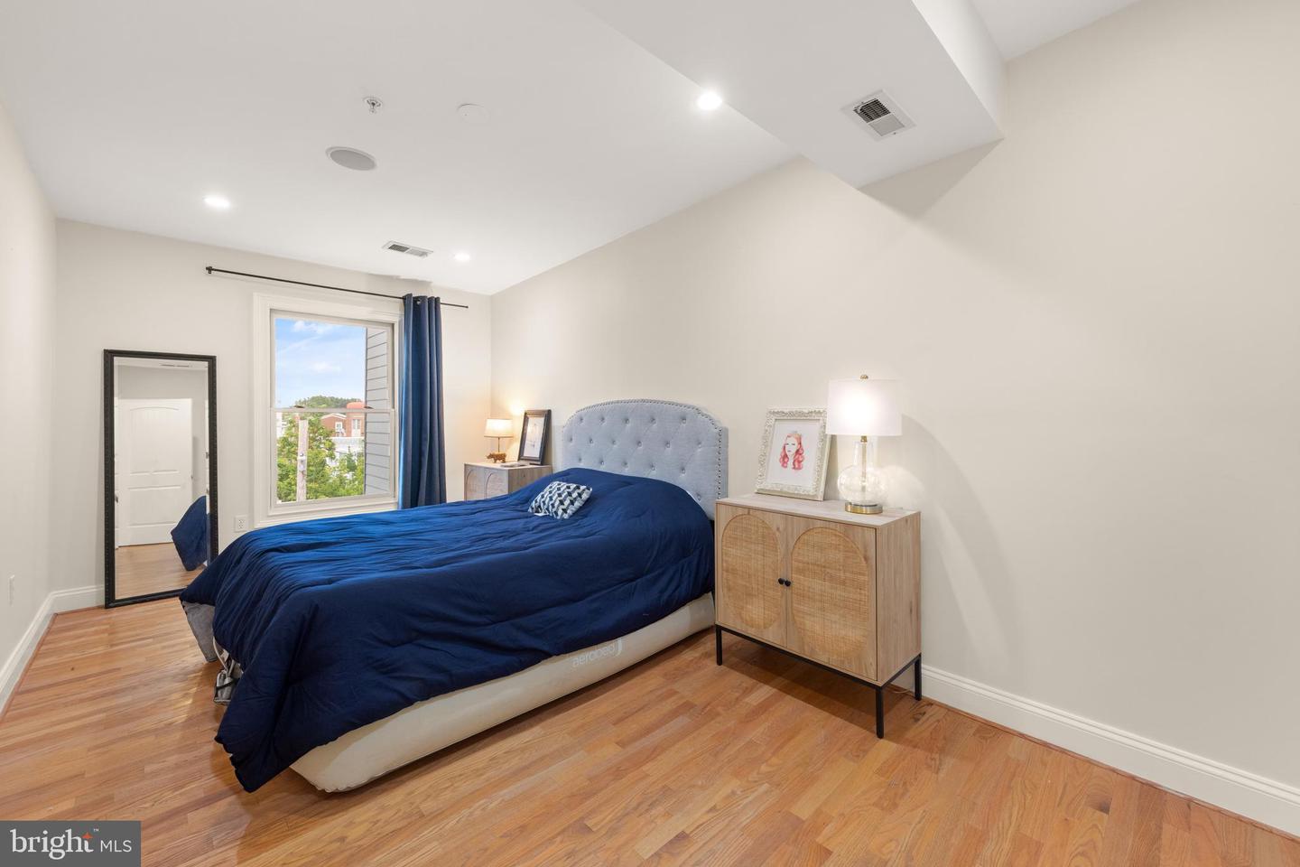 1645 NEW JERSEY AVE NW #2, WASHINGTON, District Of Columbia 20001, 3 Bedrooms Bedrooms, ,2 BathroomsBathrooms,Residential,For sale,1645 NEW JERSEY AVE NW #2,DCDC2226910 MLS # DCDC2226910