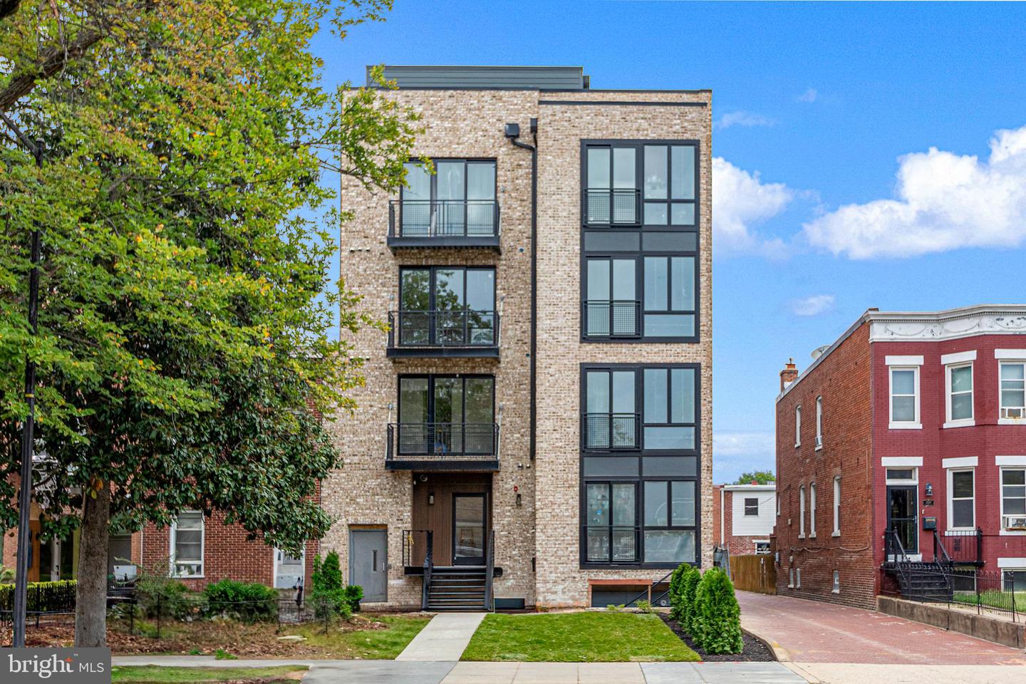 1516 EAST CAPITOL ST SE #2, WASHINGTON, District Of Columbia 20003, 1 Bedroom Bedrooms, ,1 BathroomBathrooms,Residential,For sale,1516 EAST CAPITOL ST SE #2,DCDC2226924 MLS # DCDC2226924