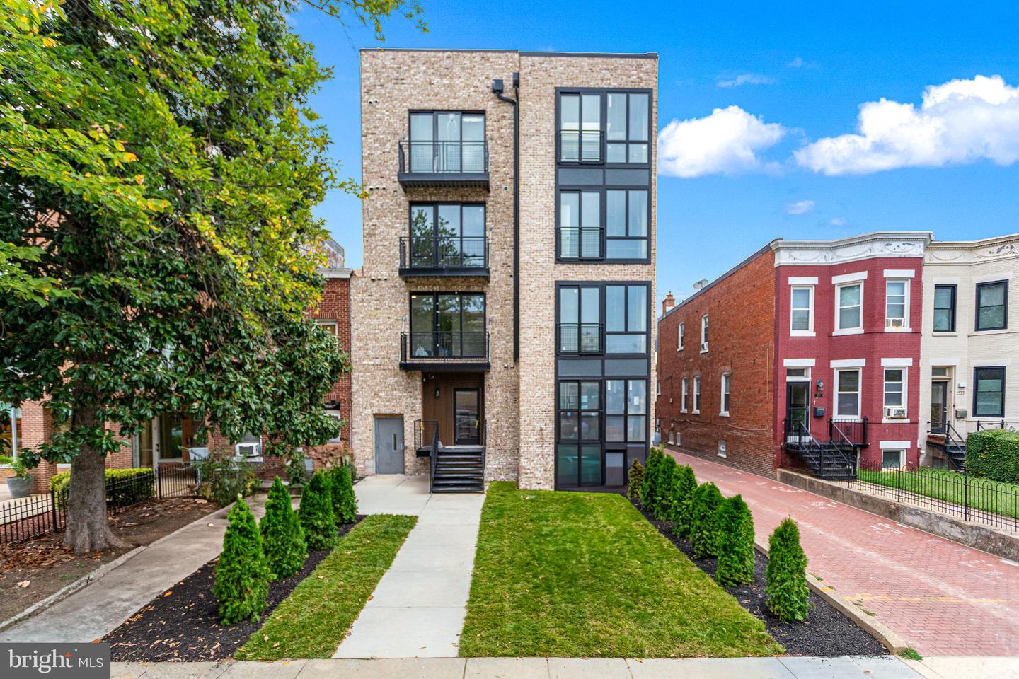 1516 EAST CAPITOL ST SE #10, WASHINGTON, District Of Columbia 20003, 1 Bedroom Bedrooms, ,1 BathroomBathrooms,Residential,For sale,1516 EAST CAPITOL ST SE #10,DCDC2226930 MLS # DCDC2226930