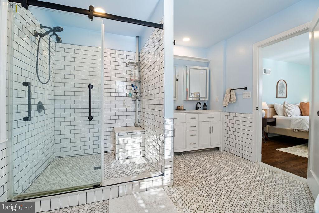3100 N GLEBE RD, ARLINGTON, Virginia 22207, 7 Bedrooms Bedrooms, ,6 BathroomsBathrooms,Residential,For sale,3100 N GLEBE RD,VAAR2064890 MLS # VAAR2064890