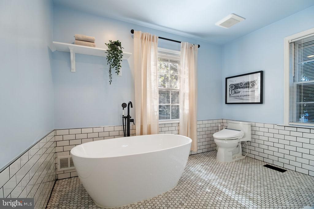 3100 N GLEBE RD, ARLINGTON, Virginia 22207, 7 Bedrooms Bedrooms, ,6 BathroomsBathrooms,Residential,For sale,3100 N GLEBE RD,VAAR2064890 MLS # VAAR2064890