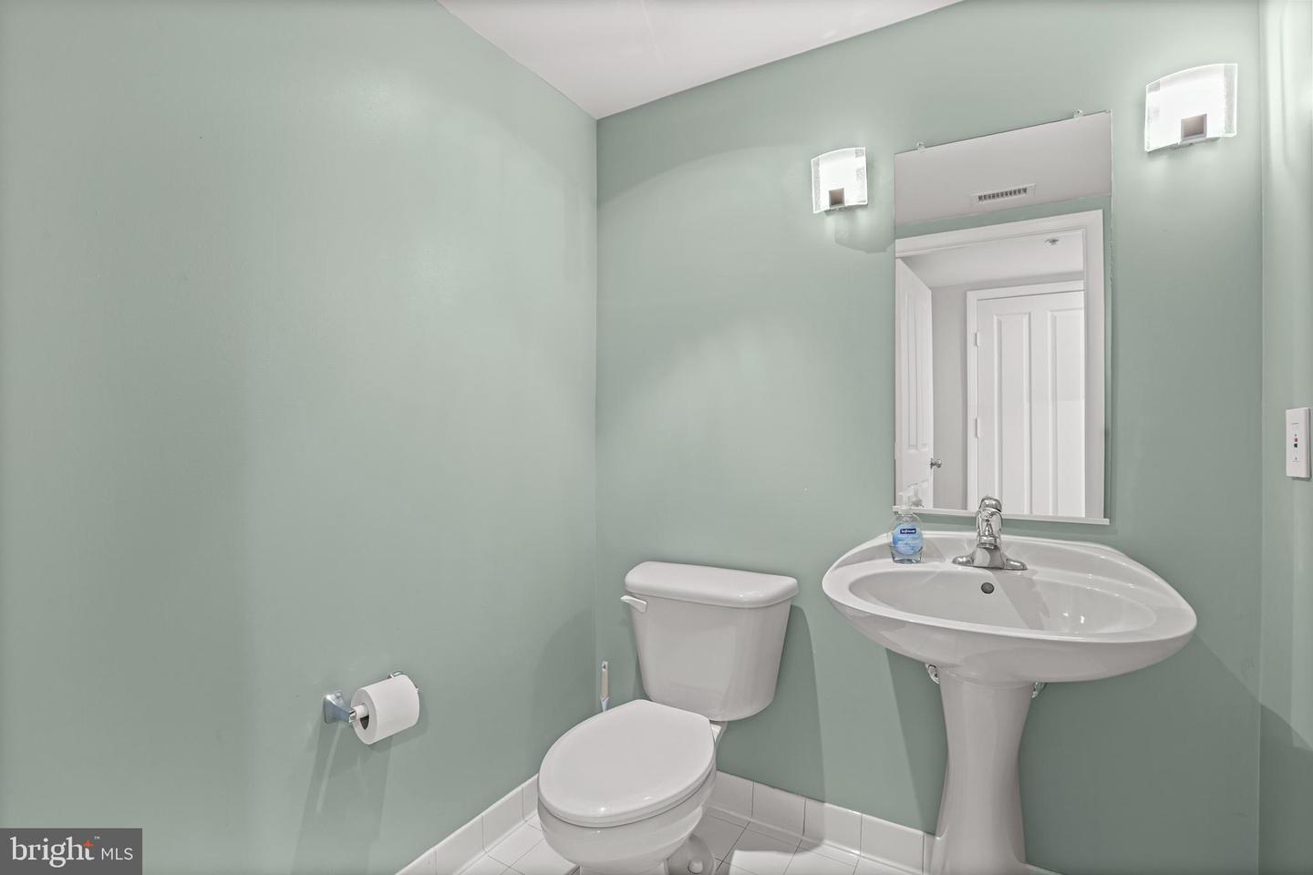 1220 N FILLMORE ST #602, ARLINGTON, Virginia 22201, 2 Bedrooms Bedrooms, ,2 BathroomsBathrooms,Residential,For sale,1220 N FILLMORE ST #602,VAAR2064896 MLS # VAAR2064896