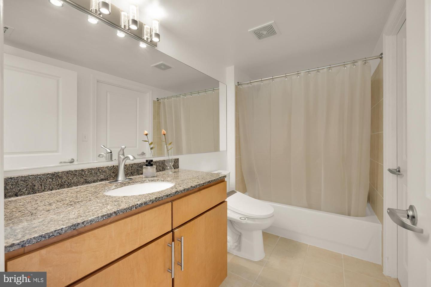 915 E ST NW #815, WASHINGTON, District Of Columbia 20004, 2 Bedrooms Bedrooms, 4 Rooms Rooms,2 BathroomsBathrooms,Residential,For sale,915 E ST NW #815,DCDC2226982 MLS # DCDC2226982