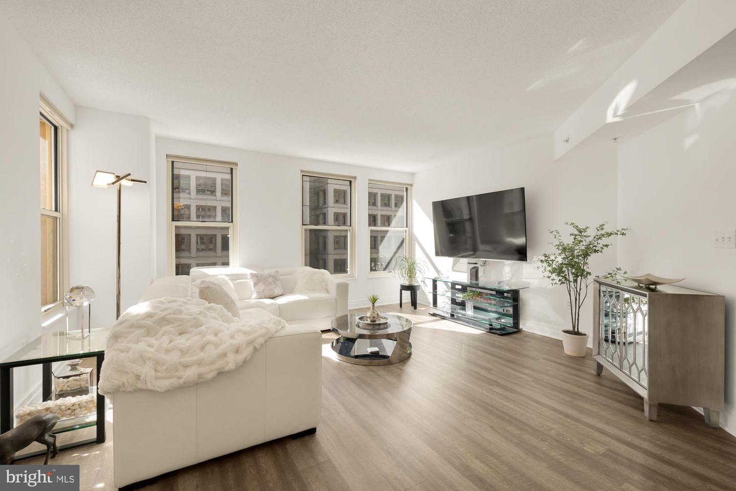 915 E ST NW #815, WASHINGTON, District Of Columbia 20004, 2 Bedrooms Bedrooms, 4 Rooms Rooms,2 BathroomsBathrooms,Residential,For sale,915 E ST NW #815,DCDC2226982 MLS # DCDC2226982