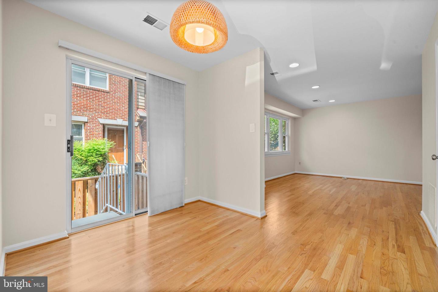 1109 N VERNON ST, ARLINGTON, Virginia 22201, 2 Bedrooms Bedrooms, ,2 BathroomsBathrooms,Residential,For sale,1109 N VERNON ST,VAAR2064898 MLS # VAAR2064898