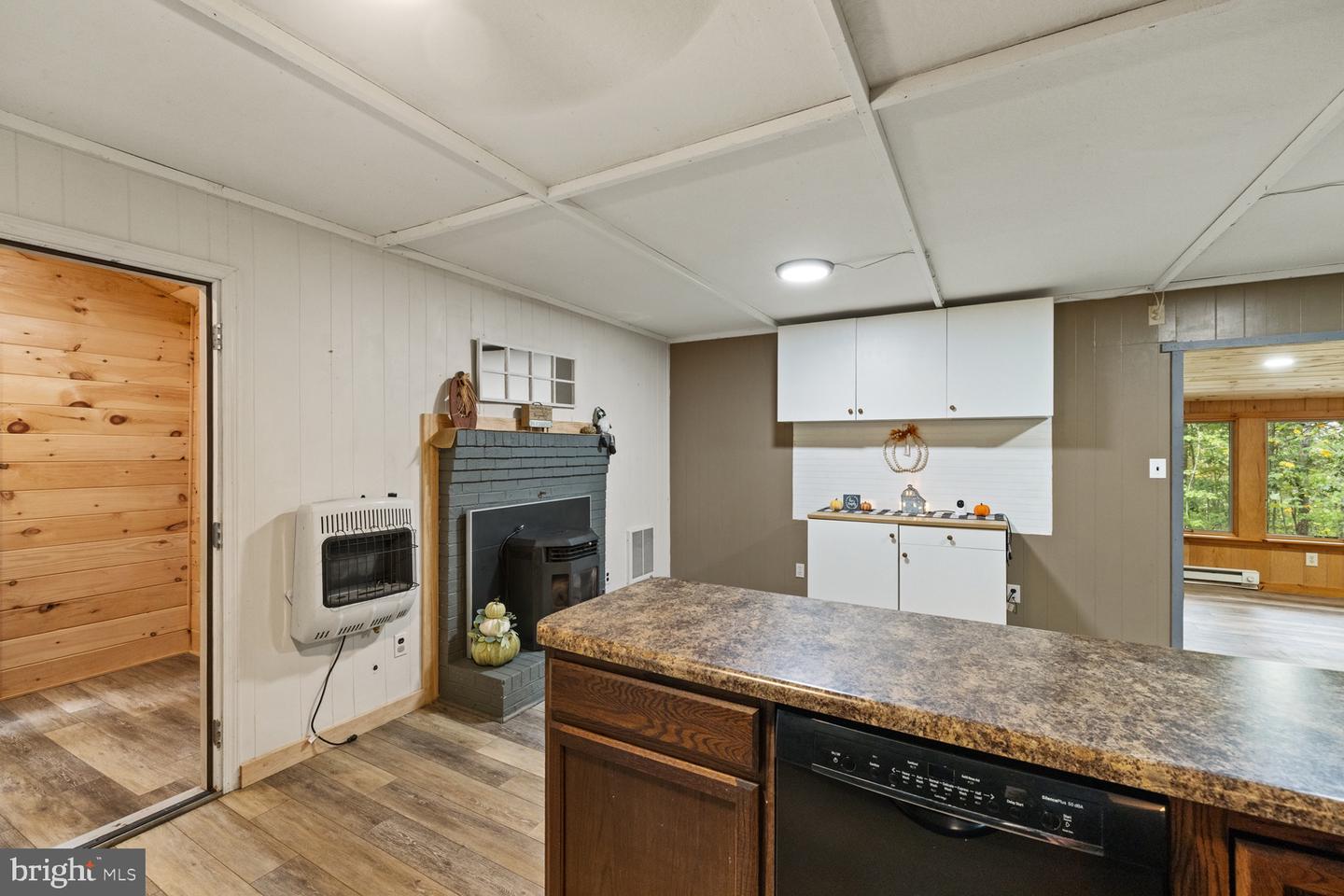 55 MOUNTAIN TOP LN, NEW MARKET, Virginia 22844, 2 Bedrooms Bedrooms, 3 Rooms Rooms,1 BathroomBathrooms,Residential,For sale,55 MOUNTAIN TOP LN,VASH2012774 MLS # VASH2012774