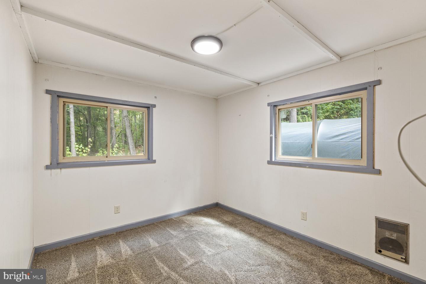 55 MOUNTAIN TOP LN, NEW MARKET, Virginia 22844, 2 Bedrooms Bedrooms, 3 Rooms Rooms,1 BathroomBathrooms,Residential,For sale,55 MOUNTAIN TOP LN,VASH2012774 MLS # VASH2012774
