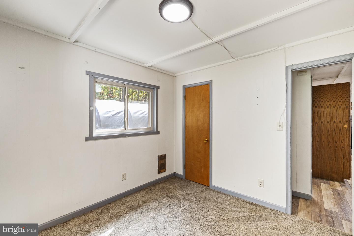 55 MOUNTAIN TOP LN, NEW MARKET, Virginia 22844, 2 Bedrooms Bedrooms, 3 Rooms Rooms,1 BathroomBathrooms,Residential,For sale,55 MOUNTAIN TOP LN,VASH2012774 MLS # VASH2012774