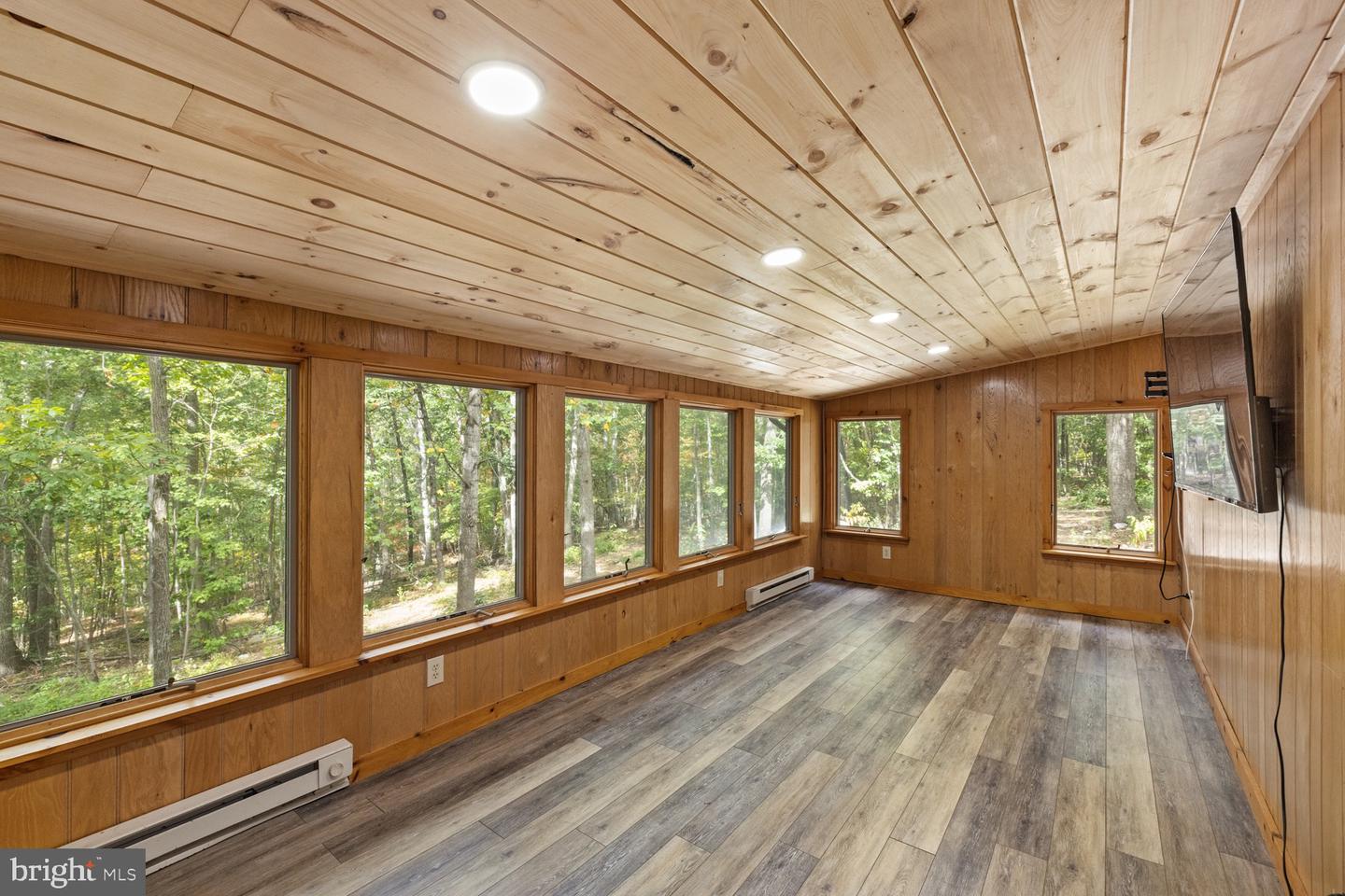 55 MOUNTAIN TOP LN, NEW MARKET, Virginia 22844, 2 Bedrooms Bedrooms, 3 Rooms Rooms,1 BathroomBathrooms,Residential,For sale,55 MOUNTAIN TOP LN,VASH2012774 MLS # VASH2012774