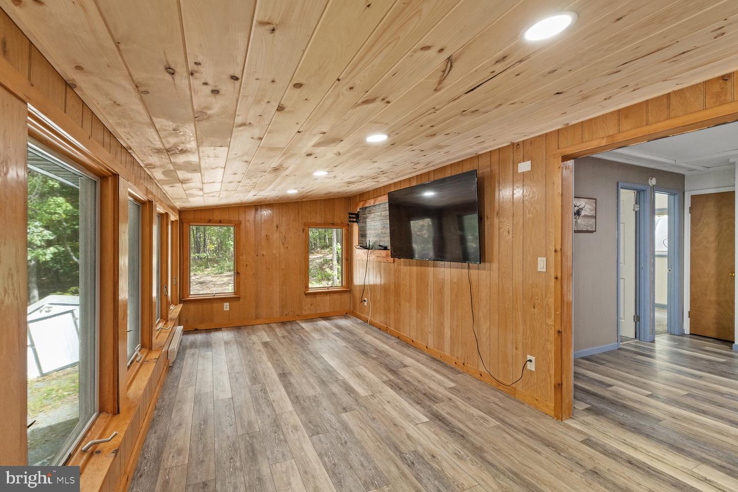 55 MOUNTAIN TOP LN, NEW MARKET, Virginia 22844, 2 Bedrooms Bedrooms, 3 Rooms Rooms,1 BathroomBathrooms,Residential,For sale,55 MOUNTAIN TOP LN,VASH2012774 MLS # VASH2012774