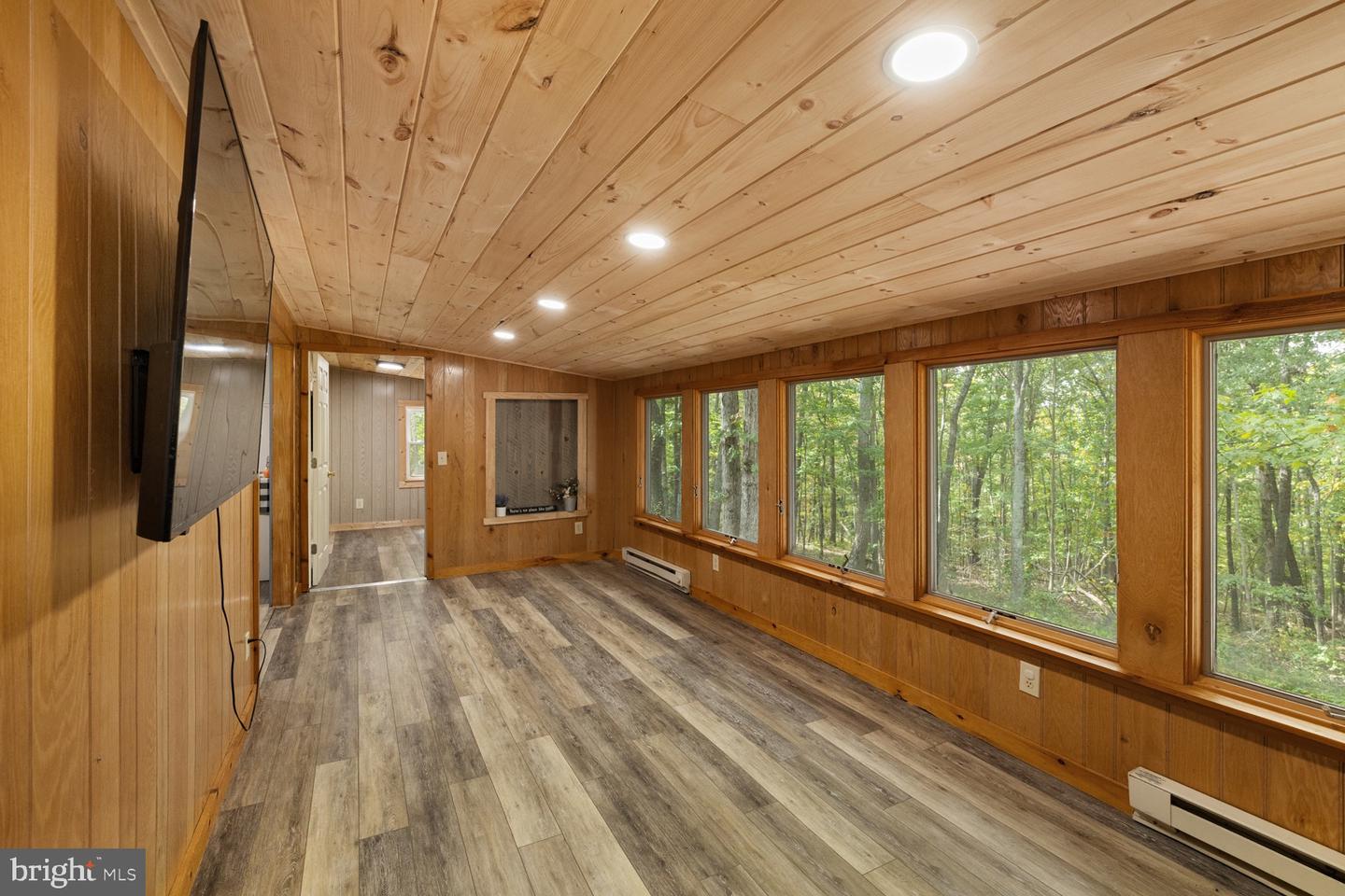 55 MOUNTAIN TOP LN, NEW MARKET, Virginia 22844, 2 Bedrooms Bedrooms, 3 Rooms Rooms,1 BathroomBathrooms,Residential,For sale,55 MOUNTAIN TOP LN,VASH2012774 MLS # VASH2012774