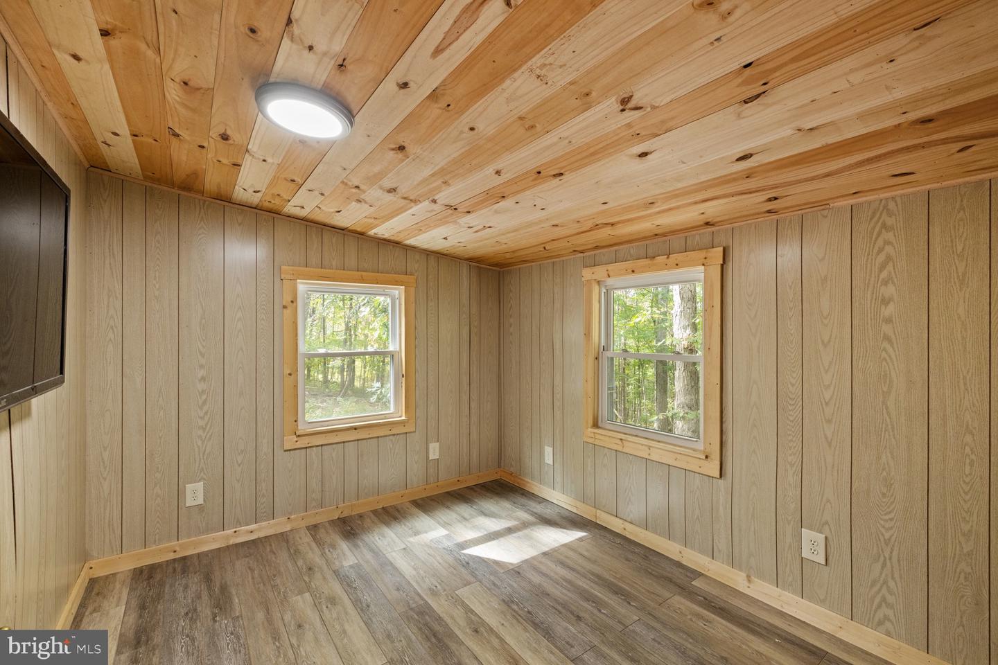 55 MOUNTAIN TOP LN, NEW MARKET, Virginia 22844, 2 Bedrooms Bedrooms, 3 Rooms Rooms,1 BathroomBathrooms,Residential,For sale,55 MOUNTAIN TOP LN,VASH2012774 MLS # VASH2012774