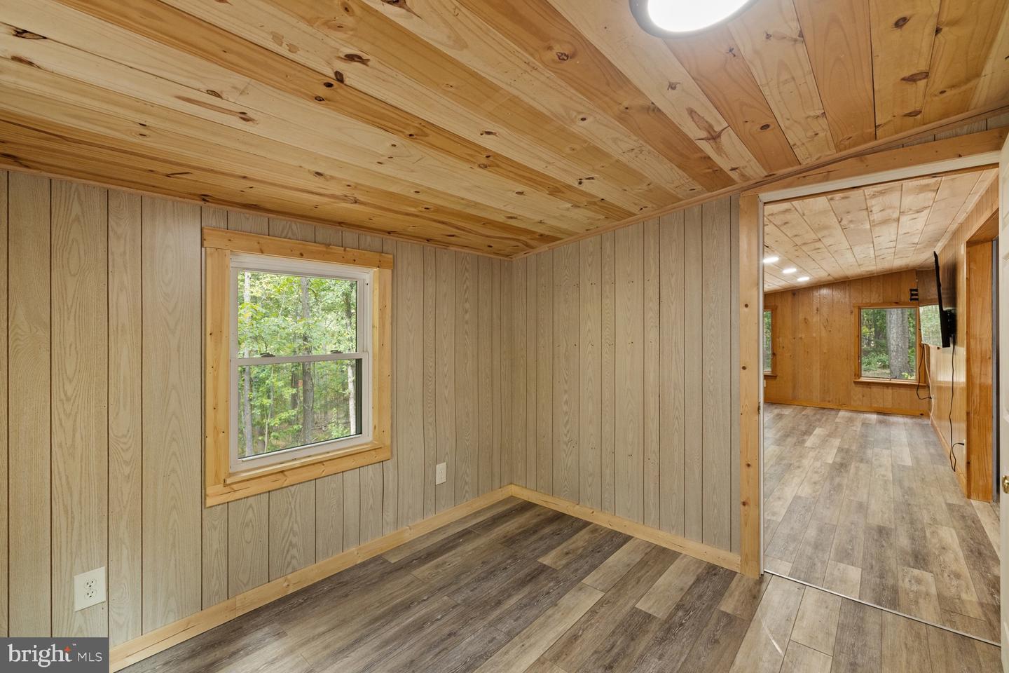 55 MOUNTAIN TOP LN, NEW MARKET, Virginia 22844, 2 Bedrooms Bedrooms, 3 Rooms Rooms,1 BathroomBathrooms,Residential,For sale,55 MOUNTAIN TOP LN,VASH2012774 MLS # VASH2012774
