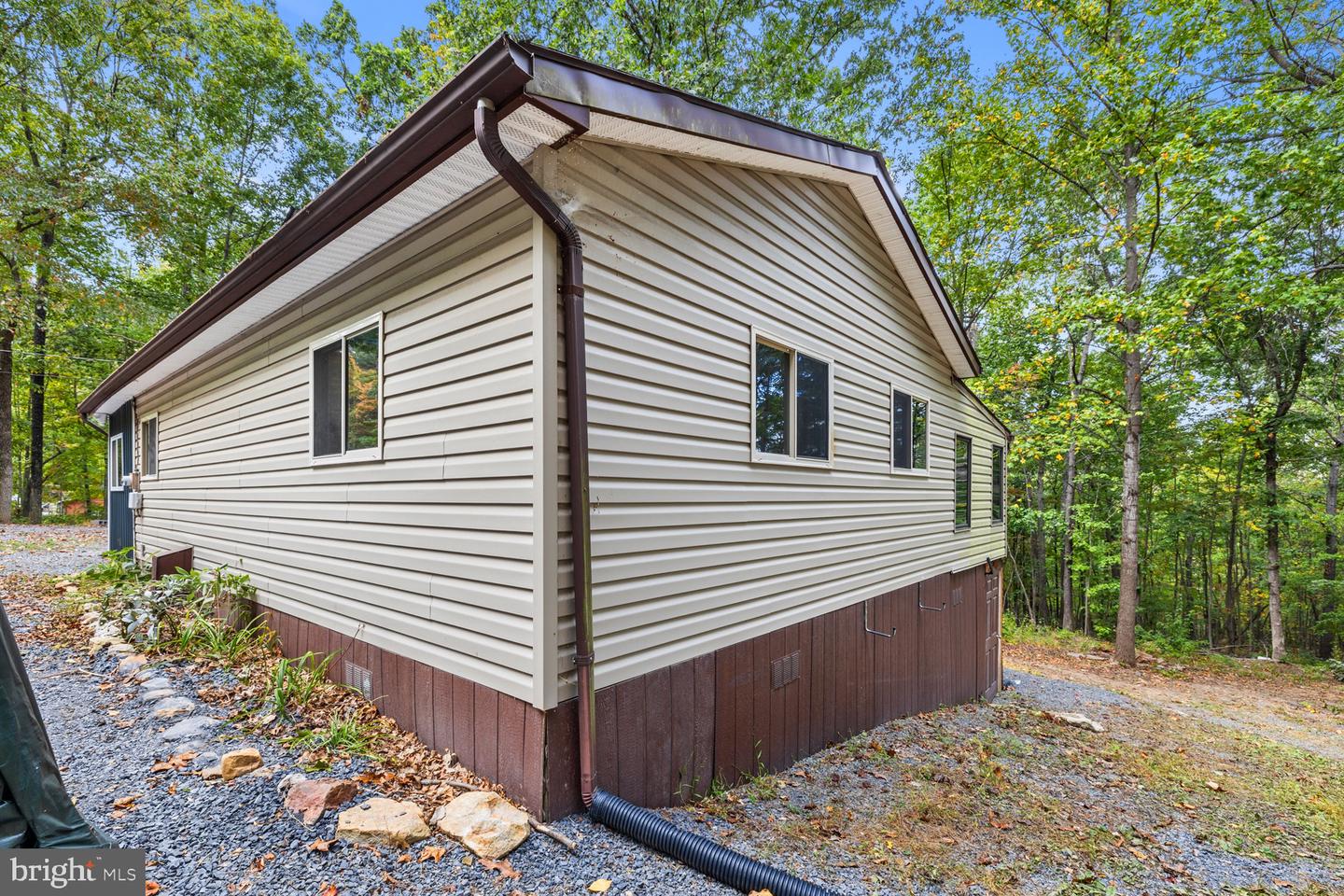 55 MOUNTAIN TOP LN, NEW MARKET, Virginia 22844, 2 Bedrooms Bedrooms, 3 Rooms Rooms,1 BathroomBathrooms,Residential,For sale,55 MOUNTAIN TOP LN,VASH2012774 MLS # VASH2012774