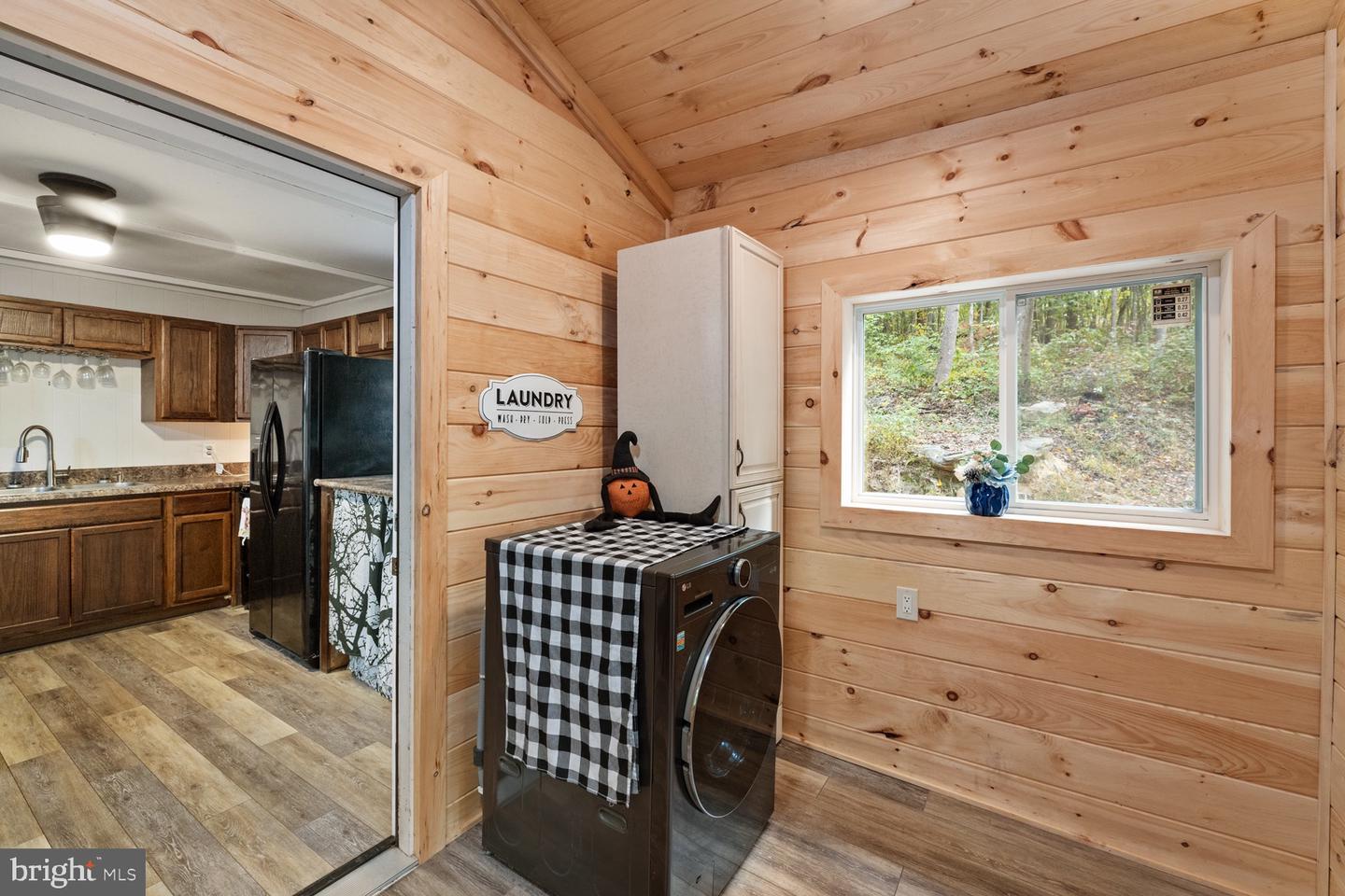 55 MOUNTAIN TOP LN, NEW MARKET, Virginia 22844, 2 Bedrooms Bedrooms, 3 Rooms Rooms,1 BathroomBathrooms,Residential,For sale,55 MOUNTAIN TOP LN,VASH2012774 MLS # VASH2012774