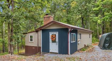 55 MOUNTAIN TOP LN, NEW MARKET, Virginia 22844, 2 Bedrooms Bedrooms, 3 Rooms Rooms,1 BathroomBathrooms,Residential,For sale,55 MOUNTAIN TOP LN,VASH2012774 MLS # VASH2012774