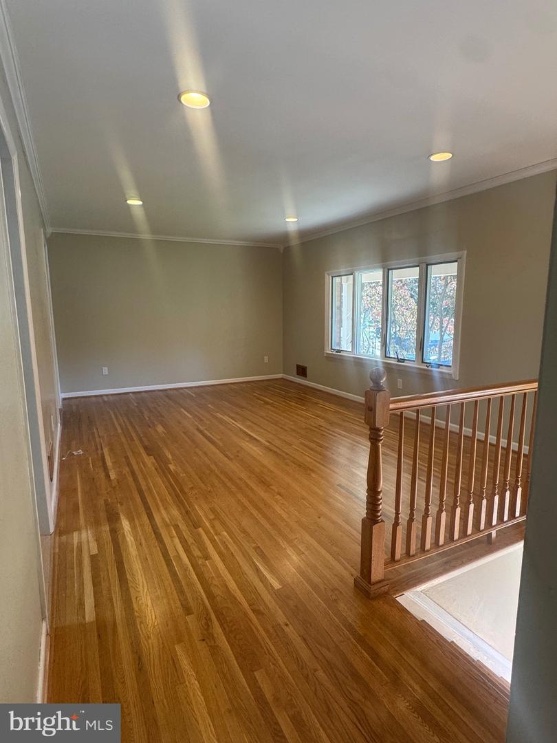 8518 FAIRBURN DR, SPRINGFIELD, Virginia 22152, 4 Bedrooms Bedrooms, ,2 BathroomsBathrooms,Residential,For sale,8518 FAIRBURN DR,VAFX2274274 MLS # VAFX2274274