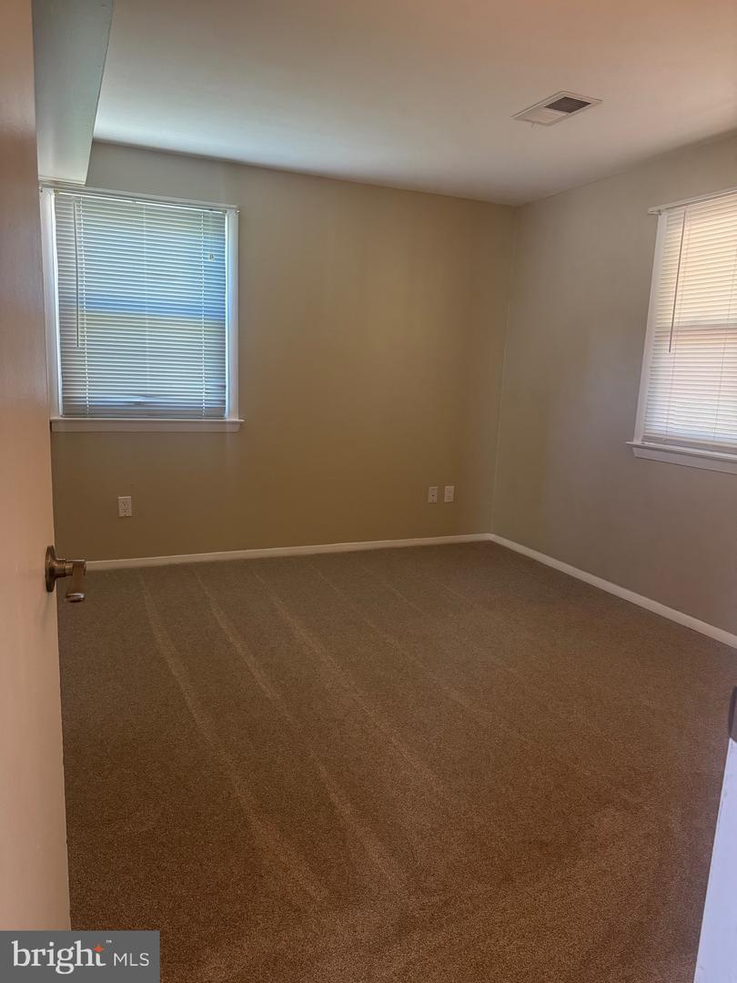 8518 FAIRBURN DR, SPRINGFIELD, Virginia 22152, 4 Bedrooms Bedrooms, ,2 BathroomsBathrooms,Residential,For sale,8518 FAIRBURN DR,VAFX2274274 MLS # VAFX2274274