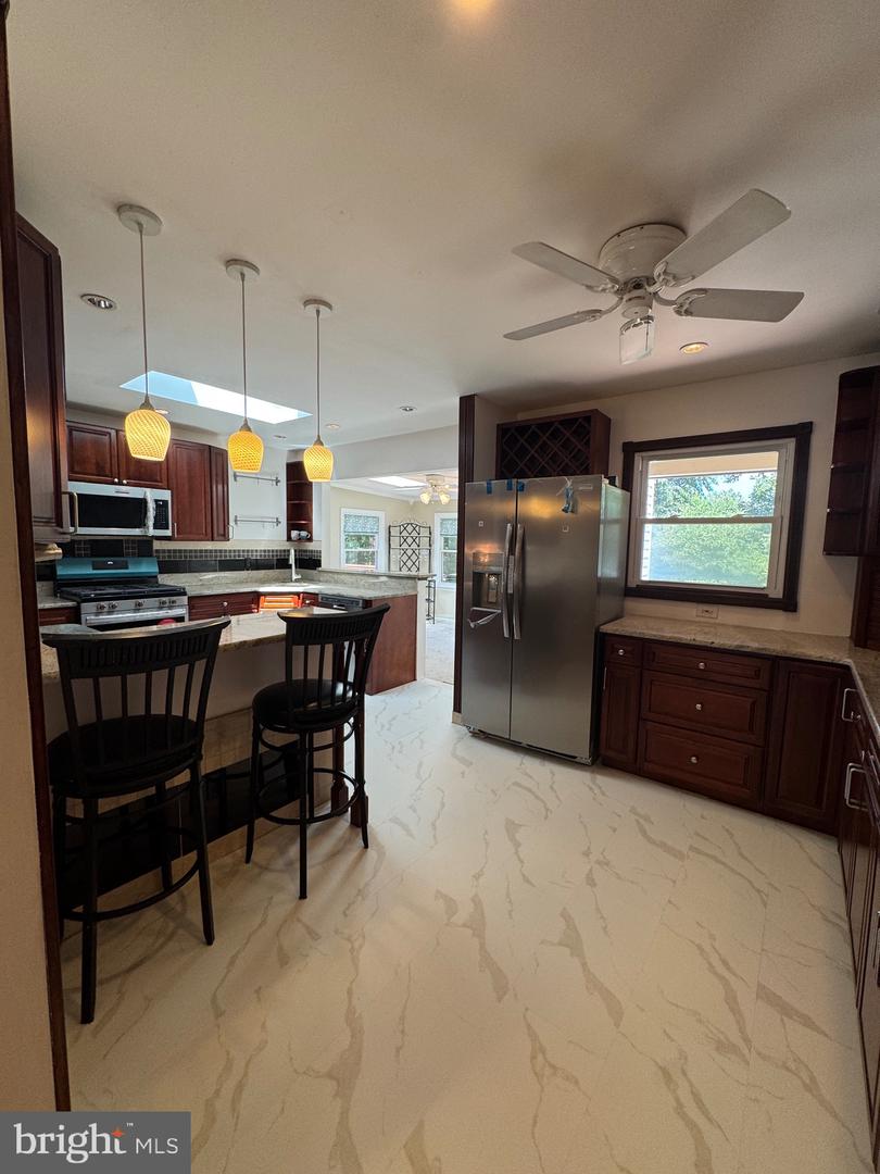8518 FAIRBURN DR, SPRINGFIELD, Virginia 22152, 4 Bedrooms Bedrooms, ,2 BathroomsBathrooms,Residential,For sale,8518 FAIRBURN DR,VAFX2274274 MLS # VAFX2274274