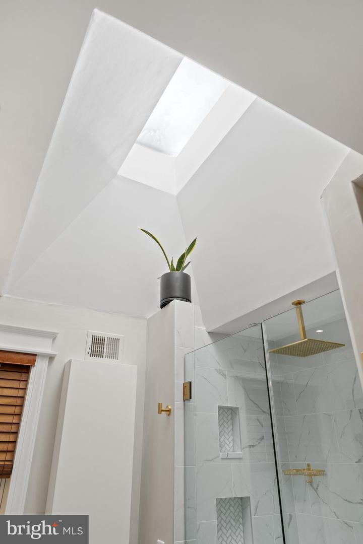 30 T ST NE #2, WASHINGTON, District Of Columbia 20002, 3 Bedrooms Bedrooms, ,2 BathroomsBathrooms,Residential,For sale,30 T ST NE #2,DCDC2226940 MLS # DCDC2226940