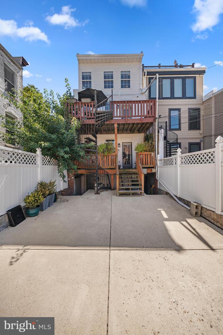 30 T ST NE #2, WASHINGTON, District Of Columbia 20002, 3 Bedrooms Bedrooms, ,2 BathroomsBathrooms,Residential,For sale,30 T ST NE #2,DCDC2226940 MLS # DCDC2226940