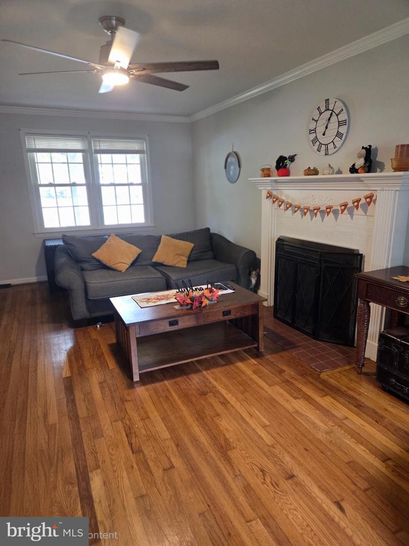 6901 HUNTSMAN BLVD, SPRINGFIELD, Virginia 22153, 4 Bedrooms Bedrooms, ,3 BathroomsBathrooms,Residential,For sale,6901 HUNTSMAN BLVD,VAFX2253820 MLS # VAFX2253820