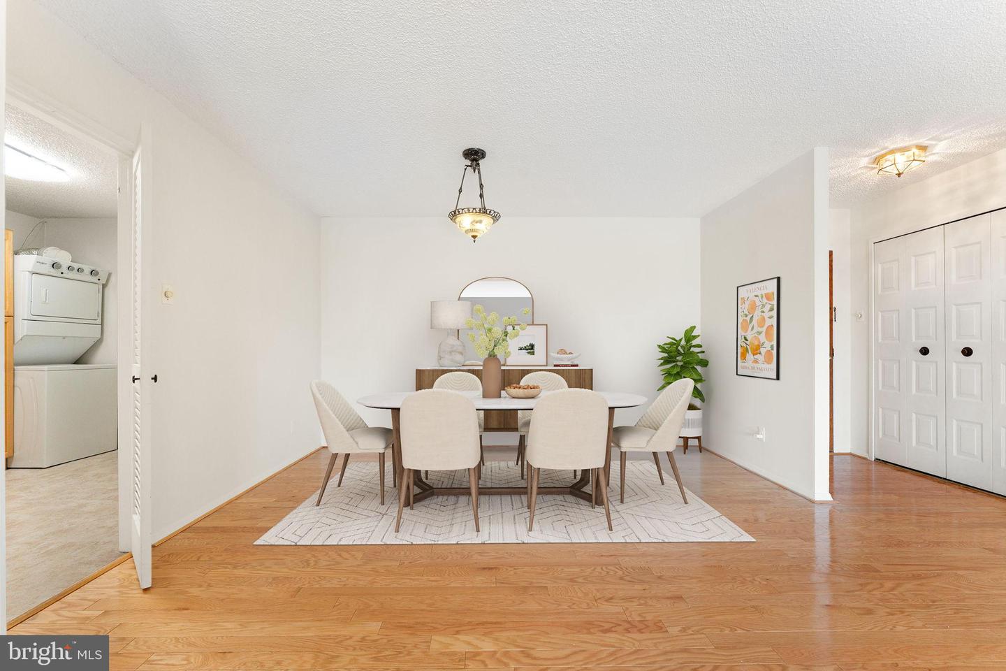 1800 OLD MEADOW RD #1218, MCLEAN, Virginia 22102, 2 Bedrooms Bedrooms, 6 Rooms Rooms,2 BathroomsBathrooms,Residential,For sale,1800 OLD MEADOW RD #1218,VAFX2259946 MLS # VAFX2259946