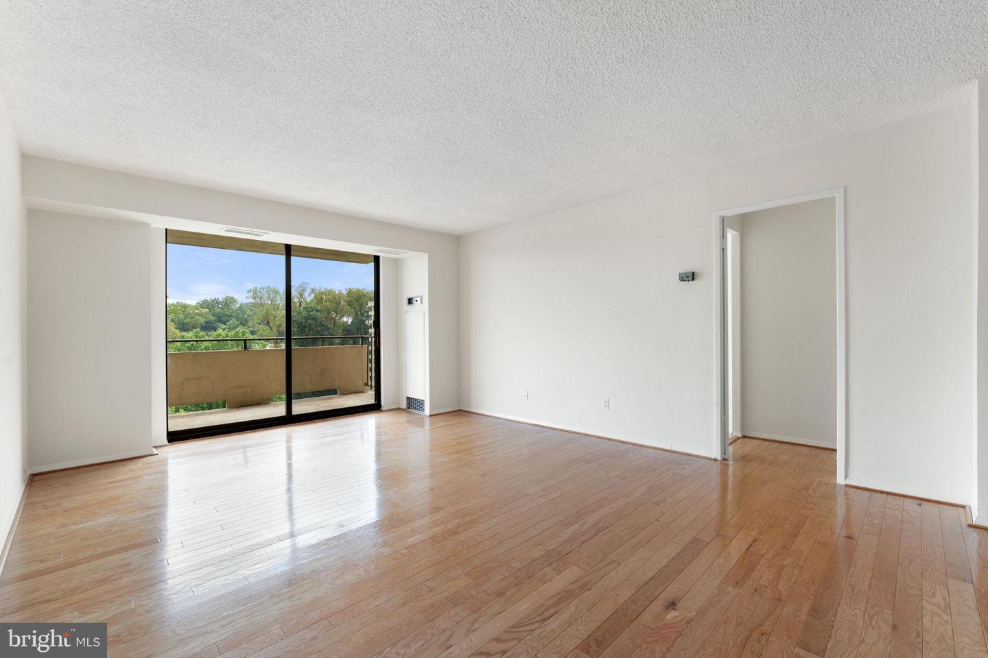 1800 OLD MEADOW RD #1218, MCLEAN, Virginia 22102, 2 Bedrooms Bedrooms, 6 Rooms Rooms,2 BathroomsBathrooms,Residential,For sale,1800 OLD MEADOW RD #1218,VAFX2259946 MLS # VAFX2259946