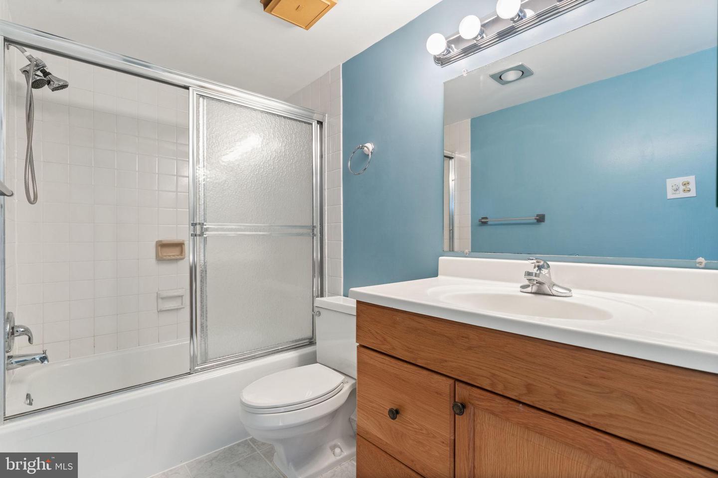 1800 OLD MEADOW RD #1218, MCLEAN, Virginia 22102, 2 Bedrooms Bedrooms, 6 Rooms Rooms,2 BathroomsBathrooms,Residential,For sale,1800 OLD MEADOW RD #1218,VAFX2259946 MLS # VAFX2259946